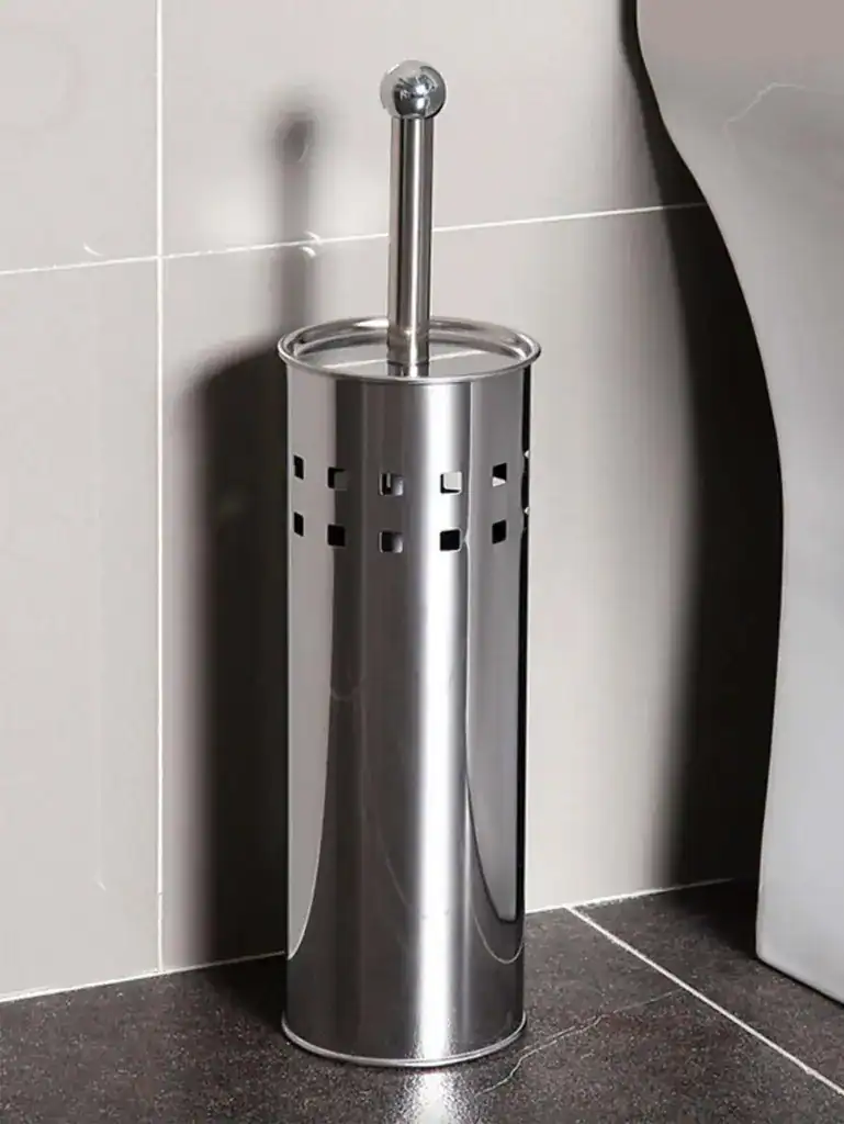 Brosse toilette chrome moderne avec support en métal brillant pour salle de bain.