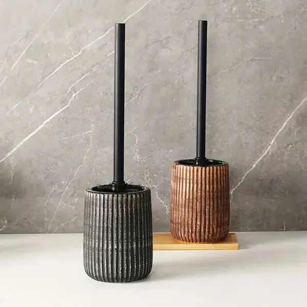 Porte balai WC en céramique, design moderne, deux couleurs disponibles, gris et cuivre.
