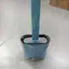 Brosse toilette flexible bleue dans son emballage, idéale pour un nettoyage efficace.