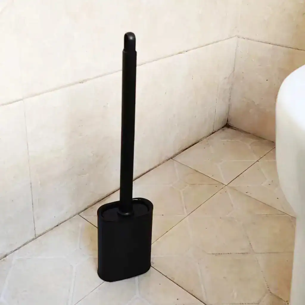 Brosse toilette noire mat, design moderne pour WC, rangement pratique dans salle de bain.