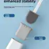 Brosse toilette flexible avec base détachable et double couche pour stabilité accrue.