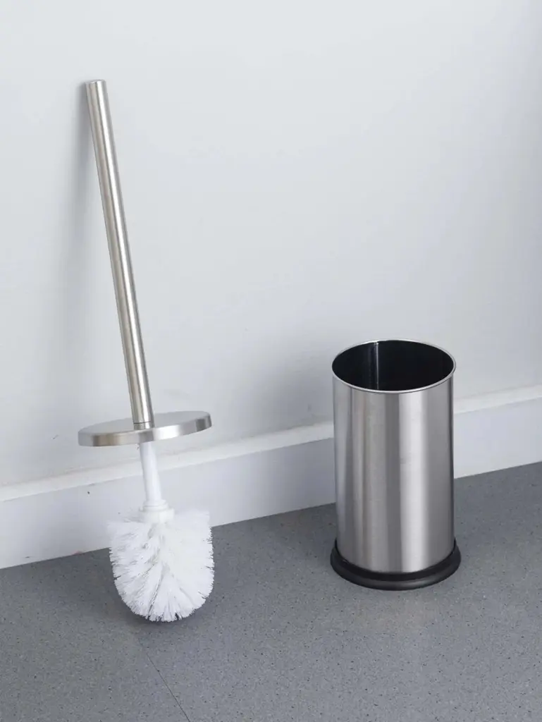 Brosse WC inox avec support, design moderne, entretien facile, salle de bain.