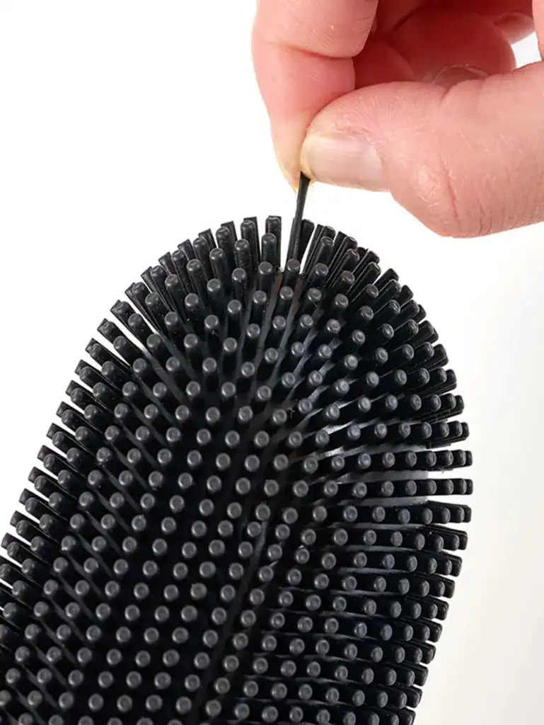 Brosse toilette noire mat, poils résistants, nettoyage WC efficace.