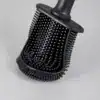 Brosse toilette noire mat, nettoyeur WC en silicone, design ergonomique.