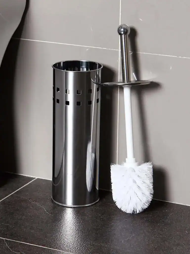 Brosse toilette chrome avec support, design moderne pour salle de bain.