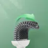 Brosse WC gris avec design ergonomique et poignée incurvée pour nettoyage efficace.